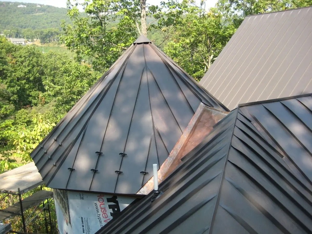 Professional Roof Tarp Installation by Craftsman Roofing in Heilwield Corner